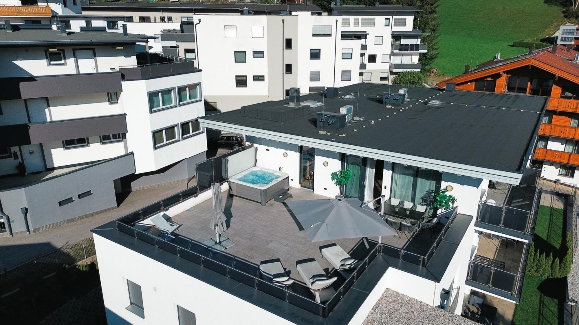 Cloud 9 With Private Roof Terrace & Whirlpool - An Alpenluxus Appartement, Zillertal